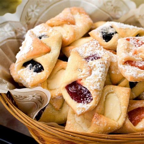 Rogaliki (Polish Croissant Cookies) recipe | littlecook