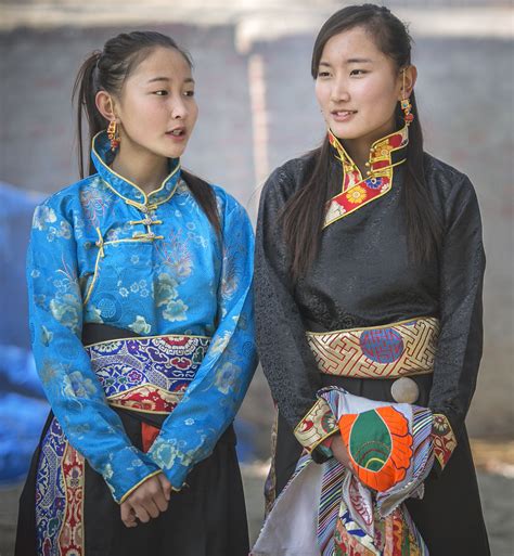 Tibetan girls | Tibetan clothing, Traditional outfits, Traditional fashion