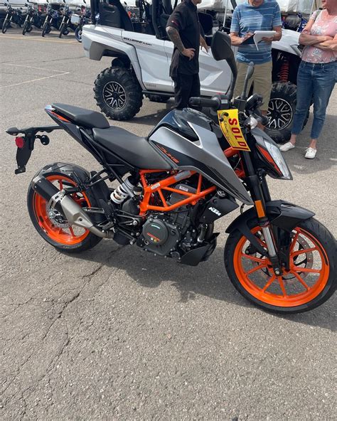 Just picked up my first bike, a 2022 KTM Duke 390 : r/KTM