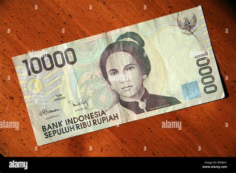 Indonesian 10000 Rupiah currency note on table Stock Photo - Alamy