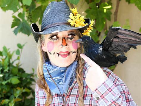 11 Things You Need for a Perfect DIY Scarecrow Costume | YouFro