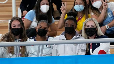 Simone Biles cheers on teammates in Tokyo Olympics' individual all ...