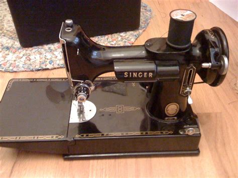 A Singer Featherweight in my collection | Singer sewing machine, Sewing machine parts, Sewing ...