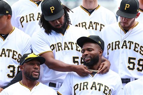 Team photo day, 2018. Pirate Pictures, Pirates Baseball, Sports ...