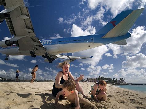 Extreme Plane Landings at Maho Beach, Saint Martin | Bored Panda