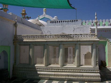 Aurangzeb’s Tomb - Aurangabad: Get the Detail of Aurangzeb’s Tomb on Times of India Travel