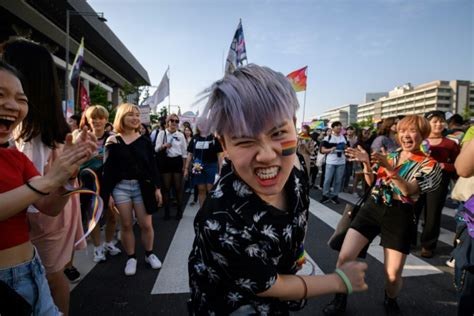 Bangkok Post - South Korea"s pride parade marks 20 years in blaze of colour