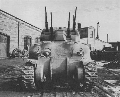 WWII-era Canadian "Skink" anti-aircraft tank based on M4 Sherman ...