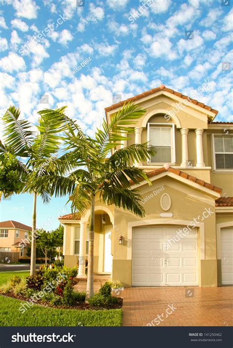 Typical House Suburbs Miami Florida Stock Photo 141250462 | Shutterstock