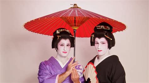 Geisha makeover in Tokyo, a must do for men and women