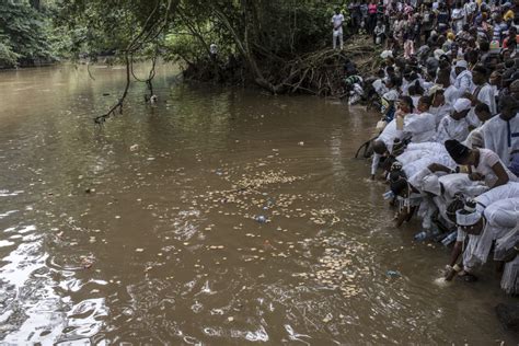 Osun-Osogbo festival: Devotees defy warning, drink from Osun River - Daily Post Nigeria