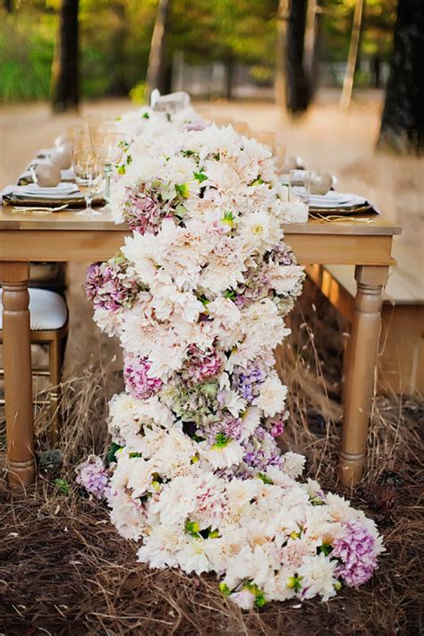 Wedding Trends: 12 Table Runners Centerpiece Decoration Ideas - Elegantweddinginvites.com Blog