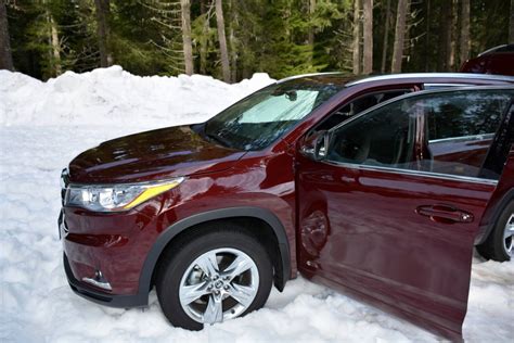 2016 Toyota Highlander: A Top Safety Pick - Lacamas Magazine