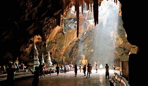 Rescuer faints in Tham Luang cave - Thailand News