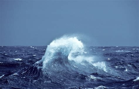 GeoGarage blog: Enormous 'rogue waves' can appear out of nowhere. Math is revealing their secrets.