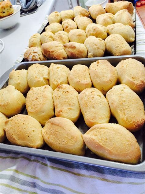 Pandesal - Filipino Breakfast Bread | Pandesal, Filipino breakfast, Breakfast