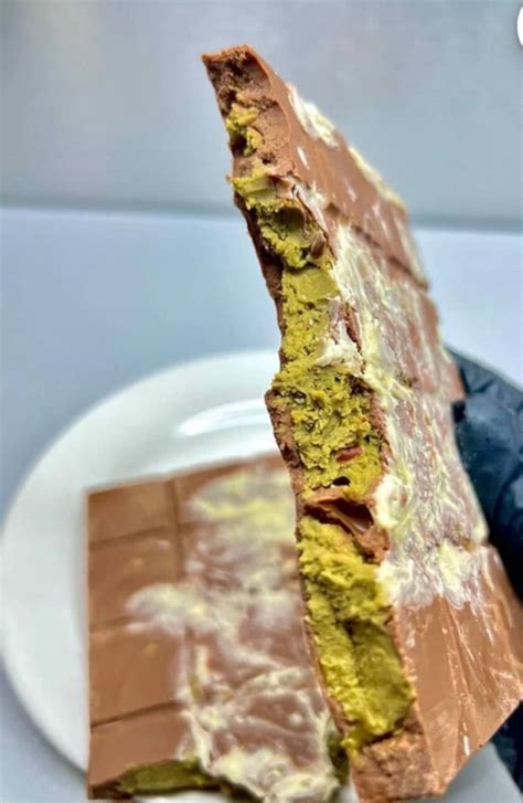 Large Kunafa Pistachio Chocolate Bar Inspired by the Viral Chocolate ...