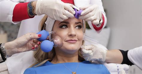 What Is Face Cupping? | POPSUGAR Beauty