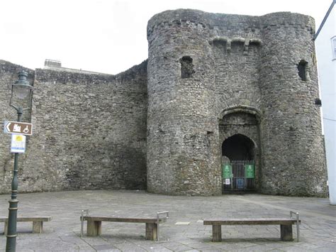 Carmarthen Castle © M J Richardson :: Geograph Britain and Ireland