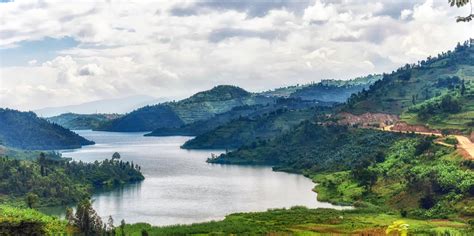 Visit Lake Kivu on your tailor-made holiday in Rwanda | Tribes Travel