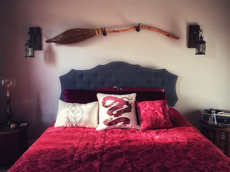 10 Ideas to Create Your Own DIY Harry Potter Decor Bedroom - Classy Mommy