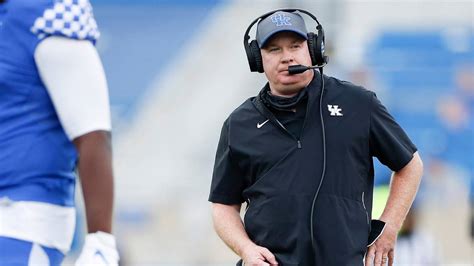 Kentucky football coach Mark Stoops: UK would be hard to leave ...