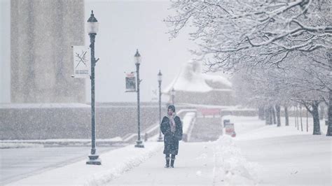 Snow continues to fall from winter storm in Kansas City | Kansas City Star