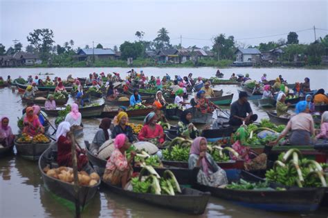 Banjarmasin Floating Market Tour 2D1N – BE BORNEO