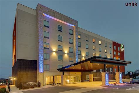 HOLIDAY INN EXPRESS - NASHVILLE, TN