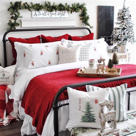 25 Christmas Bedroom Decor Ideas for a Cozy Holiday Bedroom!