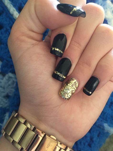 41 Classy Nail Gold Color for Spring 2019 | Black gold nails, Gold gel ...