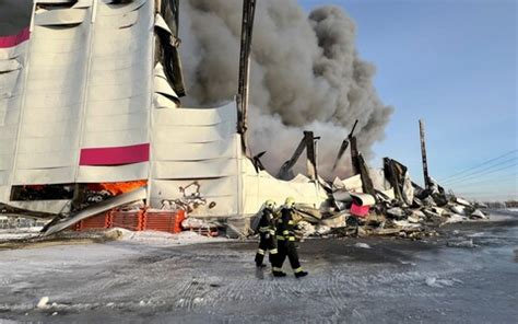 Huge fire destroys St Petersburg warehouse used by ‘Russia’s Amazon’