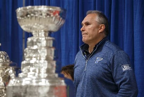 Blues coach Craig Berube brings Stanley Cup home to Alberta hamlet | CBC News