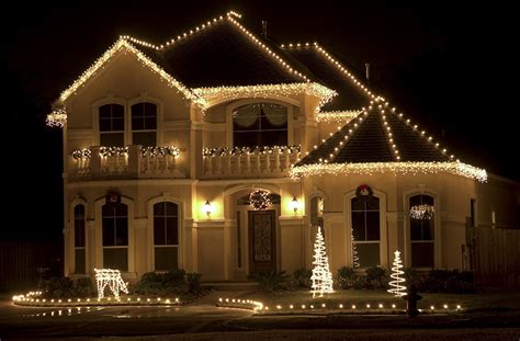 Outdoor Christmas Lights Ideas For The Roof