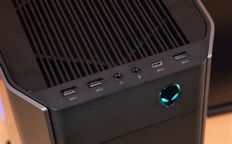 Alienware Aurora R8 Gaming Desktop Review: Strong and Chunky - Tom's ...