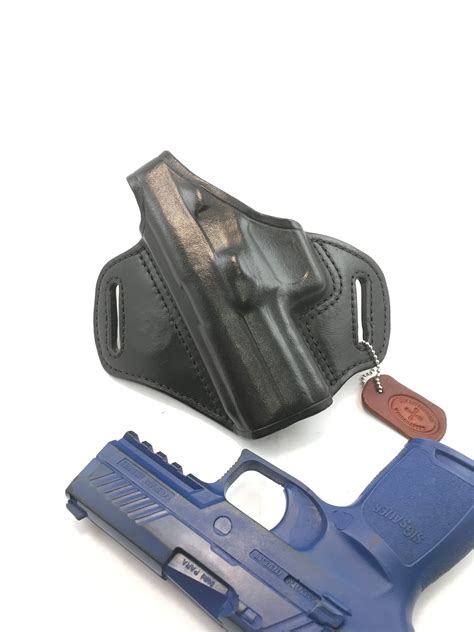 SIG p320 Carry/Compact/X-Carry/X-Compact with retention strap - Handcrafted Leather Pistol Holster