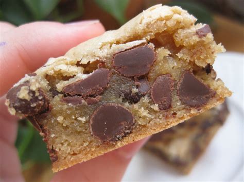 Sunday Treats: Chewy Chocolate Chip Cookie Bars