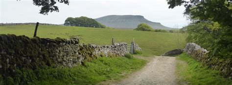 Pen-y-Ghent and Plover Hill Walk | Yorkshire Dales, UK | 10Adventures