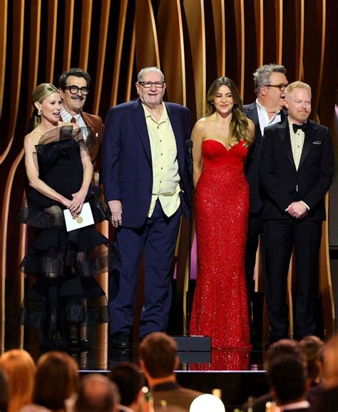 Modern Family - This little #ModernFamily reunion has us...