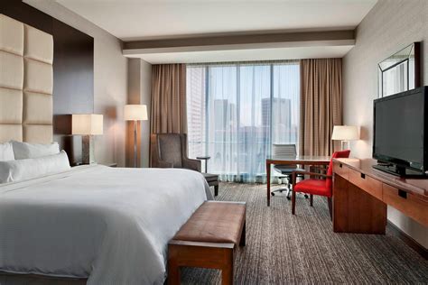 Hotel Rooms and Suites in Downtown Phoenix | The Westin Phoenix Downtown