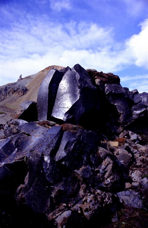 obsidian! (iceland) omg i love rocks! | Halbedelsteine, Natur, Steine