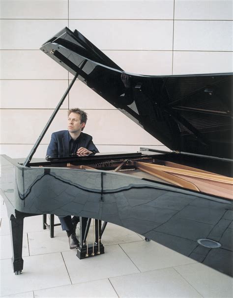 Leif Ove Andsnes | Warner Classics