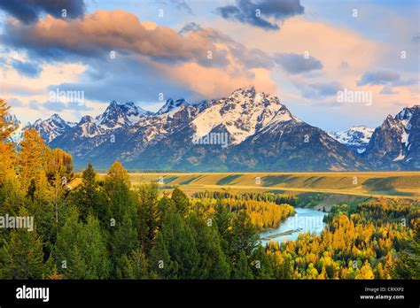 Sunrise at the Snake River Overlook at Grand Teton National Park in ...