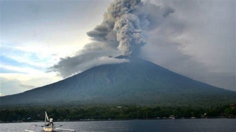 16 Malaysian students return home over Bali volcano threat