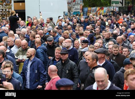 London, UK. 7th Oct, 2017. Thousands of football fans from all clubs ...