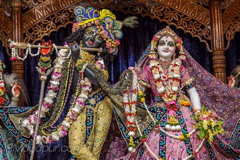 The Radha-Madhava Deities in Mayapur: what are they made… - Mayapur.com