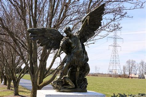 Michigan Exposures: The Solid Rock Church Jesus Statue