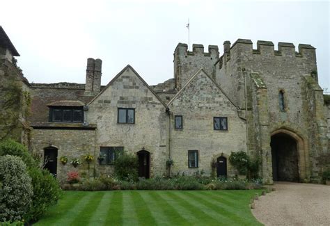 Amberley Castle - Gatehouse from... © Rob Farrow cc-by-sa/2.0 ...