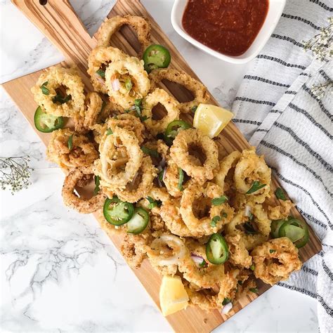 fried calamari - thecommunalfeast.com