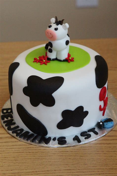 Fondant cow cake made for a little guys first birthday. ~Debz Howatt-Gallant #bakinadifference ...